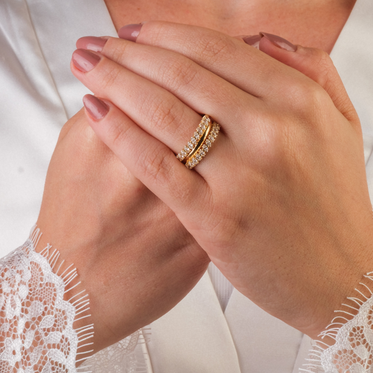 Par de Aparadores de Ouro 18k Cravejado Navete